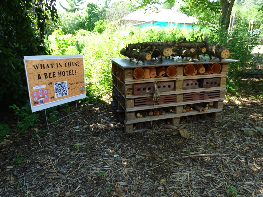 Bee hotel